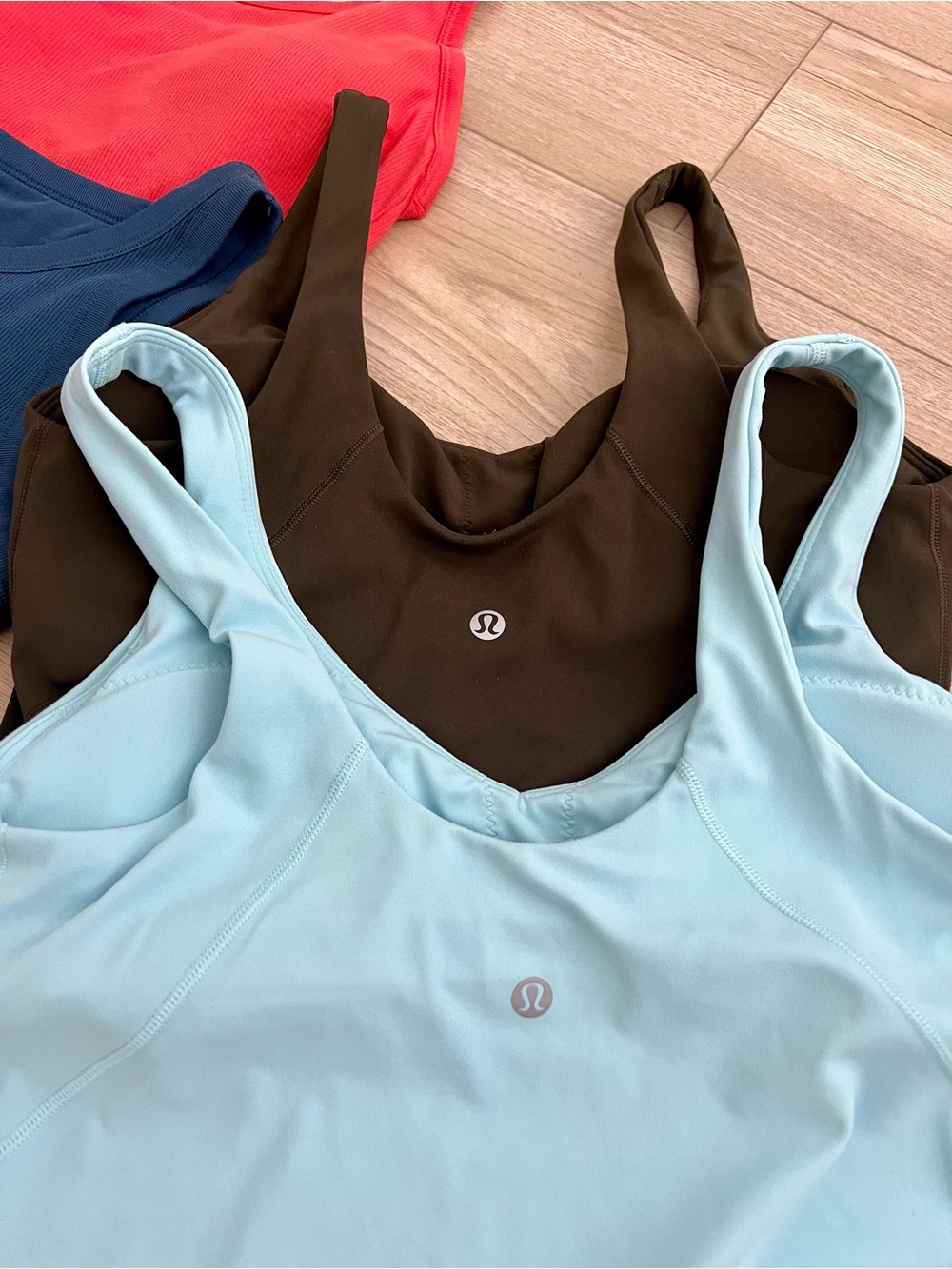 Lot 4 Lululemon Align Tops & UNIQLO Tank S - Picture 2 of 5